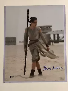 Daisy Ridley Signed 11x14 Beckett - Picture 1 of 10