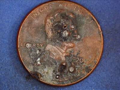 2003 D Lincoln Cent, lots of Errors, Coin Planchet ,faded letters ,lots of holes - Image 1 of 4