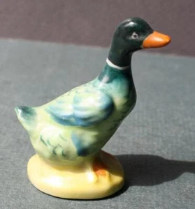 Estatuilla de pato mallardo miniatura base redonda cerámica pintada a mano hecha en Japón -- - Imagen 1 de 1