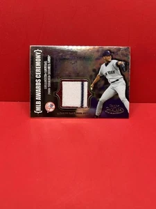 2002 Topps Gold Label Baseball Mariano Rivera MLB Awards Ceremony Patch - Picture 1 of 2