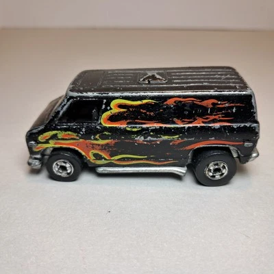 Винтажный черный фургон 1974 Hot Wheels Chevrolet G 10 с пламенем - Изображение 1 из 4