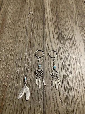 Chaveiros apanhador de sonhos (2) e colar de penas tom prata contas aquáticas C138-19 - Imagem 1 de 4