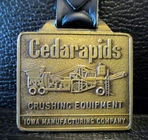 Cedarapids Rock Crusher & Asphalt Fertiger Taschenuhr Anhänger IOWA HERSTELLUNG IA - Bild 1 von 3