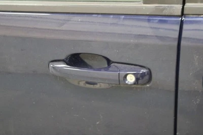 Manija de puerta exterior izquierda conductor Dodge Caravan 2015 2881576 Foto 1 de 4