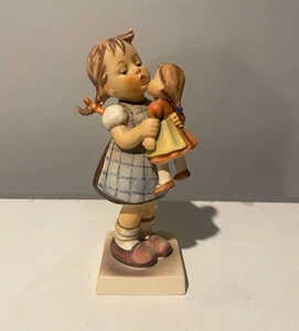 GOEBEL “Kiss Me” Hummel TMK4 6.25" #311 -1955 - Imagen 1 de 3