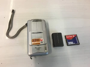 Canon PowerShot S30 3.2MP Digital Camera (No Charger) - Picture 1 of 5