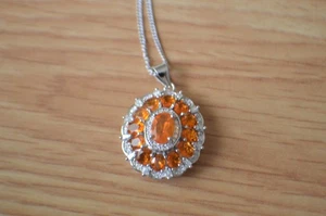 Ciondolo opale di fuoco cremisi 2,35 ct con catena 20" rodiata su argento fine - Foto 1 di 11