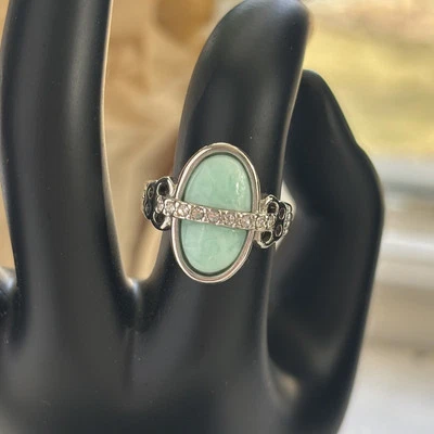 Anillo llamativo Lia Sophia talla 7 imitación menta cristales de piedra verde tono plata usado en excelente estado Foto 1 de 3