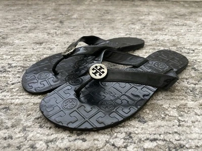 Sandalias Tory Burch Thora Talla 9 Negro Plata Charol Tanga Chanclas Foto 1 de 4
