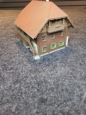 Kibri 38072 Ho Vintage  Forester Lodge Mountain Small Hotel Fully Assembled  - Image 1 of 4