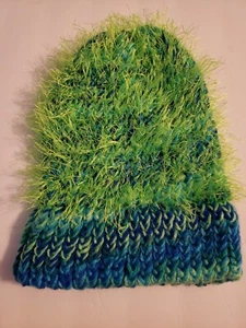 Handgefertigte Fuzzy Seahawk blau und grün Beanie Mütze - Bild 1 von 1
