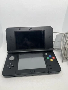 New Nintendo 3DS Konsole in  Super Mario (Piranha Plant Floral) + Ladekabel - Bild 1 von 10