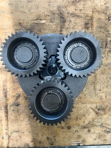 L158672 L113164 John Deere 5310 final drive assembly - Picture 1 of 3