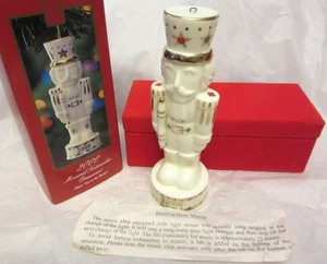 Vintage 2000 musikalischer Nussknacker Ornament spielt Freude an der Welt in Box Madison Ave - Bild 1 von 11
