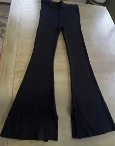 Pantaloni House Of Harlow 1960 neri medi a costine lavorati a maglia svasati a campana fondo - Foto 1 di 10
