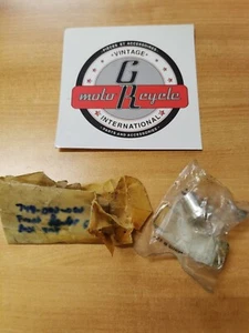 NOS CAN-AM TNT MX ESPACIADOR GUARDABARROS DELANTERO 744-002-000 CA4 - Imagen 1 de 4