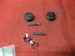 Singer Sewing Potted Motor 2 Grease Wicks Clips Well Caps 15-91 & 201-2 - Picture 1 of 2
