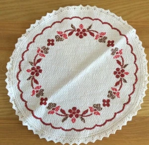 Vintage Handmade White Crocheted Scalloped Dollie / Doily 12” FREE P&P - Picture 1 of 1