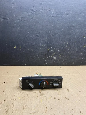 2001 - 2007 GMC Chevrolet Express 1500 Climate Control A/C u5057 DG - Image 1 of 4