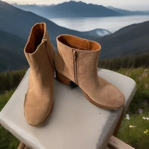 Nuevo KORKS Esmeralda Suela Lug Botines Wms Talla 6.5 M Taupe Gamuza Cremallera Zapatos - Imagen 1 de 7
