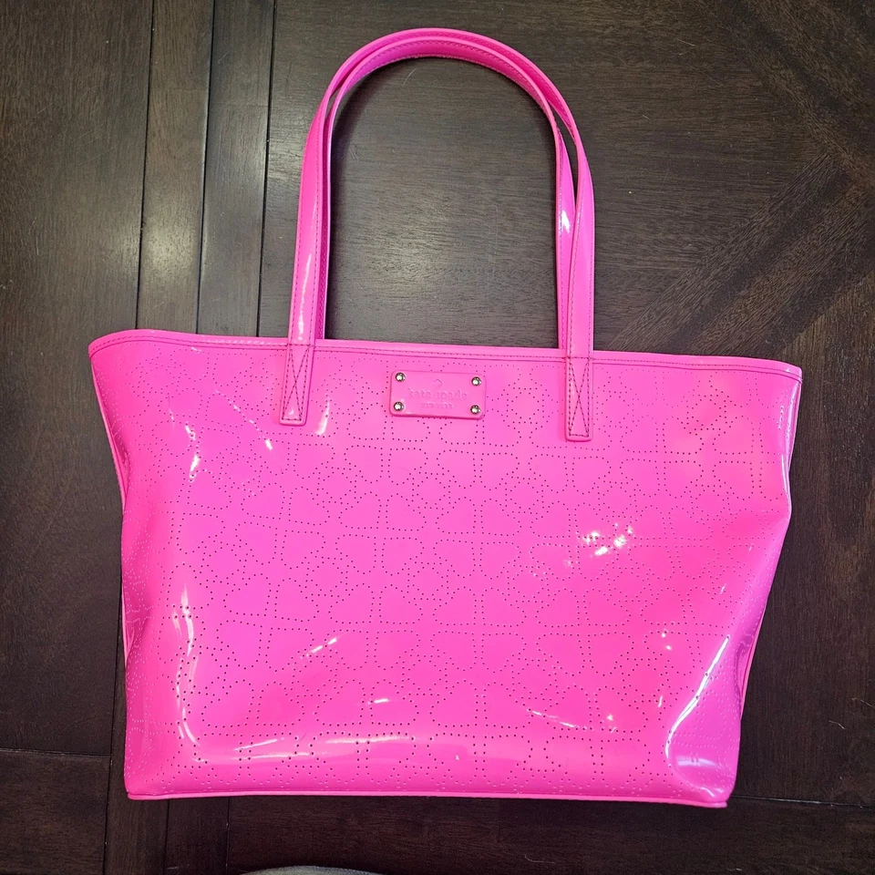 Bolso de Mano Kate Spade Harmony Metro Corazón Perforado Rosa Caliente Patente Poli Vinilo Foto 1 de 4