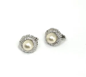 Vintage Trifari Silver tone with Faux Pearl Flower clip on Earrings - Picture 1 of 7