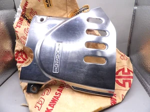Nuevo de Lote Antiguo Kawasaki KD125 KE125 KS125 74-79 Acabado de Barril Cadena Estuche Cubierta 14026-020-2H - Imagen 1 de 6