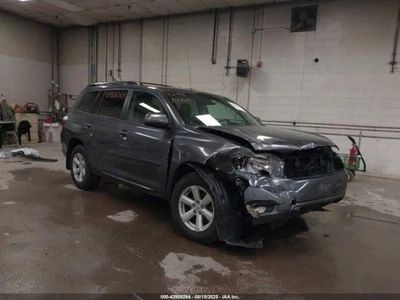Used Rear Bumper Assembly Rear fits: 2010 Toyota Highlander North America built Foto 1 de 4