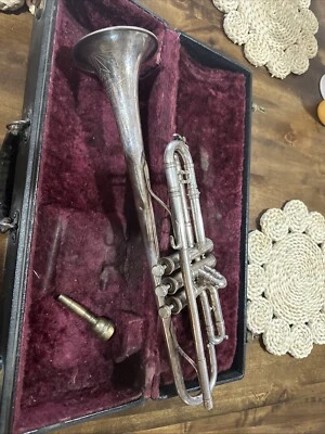 ELKHART ELKHART IND USA BUENA BOCINA LISTA PARA TOCAR CON MPC Foto 1 de 4