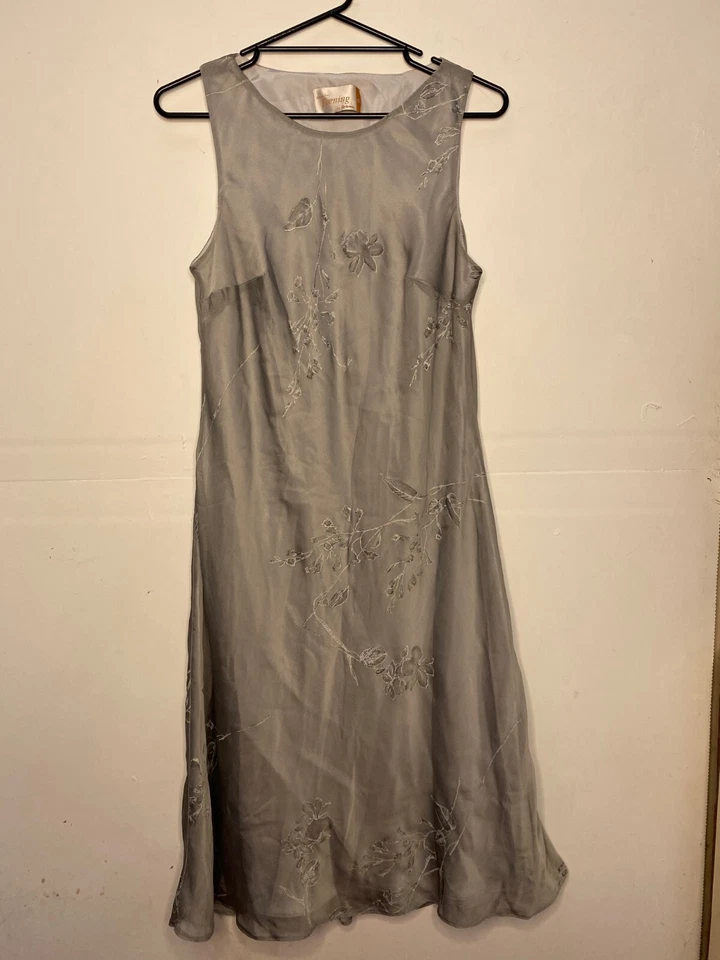 Vestido de festa vintage anos 1990 Rockmans prata transparente floral cetim sedoso forrado M - Imagem 1 de 4