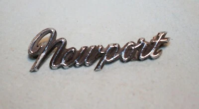 67 68 Chrysler Newport Guantera Puerta Emblema Placa Script  Foto 1 de 4