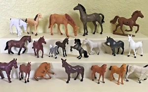Piccoli animali giocattolo plastica cavalli muli asini alcuni vintage LOTTO - Foto 1 di 12
