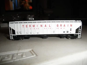 Terminal grain - PS 4785/ 3 bay rib side covered hopper # 1047 - Picture 1 of 4