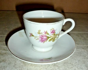 VINTAGE WEISSE PORZELLAN TEETASSE & UNTERTASSE ROTE ROSEN GOLDRAND JAPAN ### - Bild 1 von 5