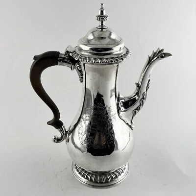 Cafetera de plata esterlina A George III Londres 1762 Foto 1 de 4