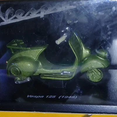 Moto scooter miniature mobylette old 1:32 Vespa 125 1948 new ray schuco italy - Photo 1/4