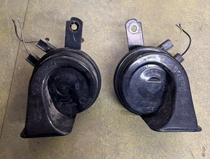 09 Chrysler Town & Country Lx Set Pair Horn Assembly High And Low Tone - Foto 1 di 4