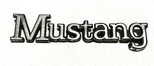 Insignia emblema guardabarros lateral metálico Ford Mustang 5,25" años 70 de colección OEM D5ZB604255-AA - Imagen 1 de 6