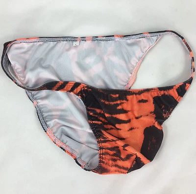 K377 P Para Hombres Cuerda Bikini Cuerda Cintura Estrecha Cuerpo Posando Estampado Tela de Natación Foto 1 de 4