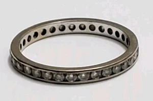 Banda de eternidad de oro blanco de 14K con diamantes - Imagen 1 de 3