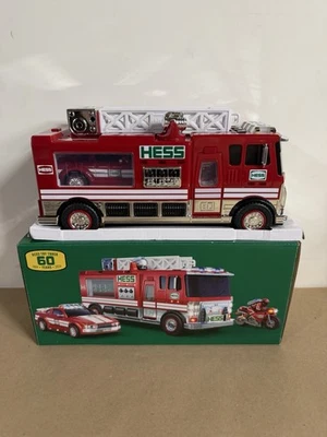 Camión de juguete HESS 2024 60 aniversario camión de bomberos con coche y motocicleta NUEVO CAJA ABIERTA Foto 1 de 4