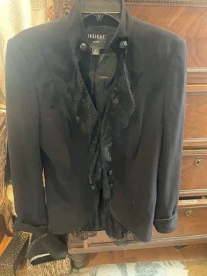 Insight New York Blazer Negro con Encaje Adornado Cuello Talla 8 Esmoquin Espalda Foto 1 de 4