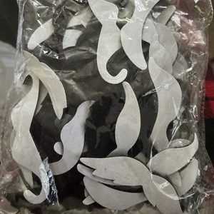 Nuevo en paquete 48 piezas bigotes negros falsos - Imagen 1 de 6