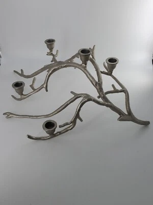 Centro de mesa portavelas Manzanita de metal tono plata de aluminio fundido Foto 1 de 4