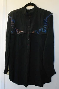 A.C. Sportlicher Pullover schwarz mit mehrfarbigem Druck Knopf Langarm Oberteil. Größe 24W - Bild 1 von 4