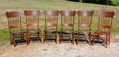 Antiguo juego de 6 sillas de cocina con respaldo prensado años 1900 Foto 1 de 4