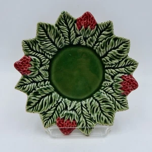 Bordallo Pinheiro Strawberry Plate 8 Inch Salad Dessert Plate Dish Portugal - Picture 1 of 6