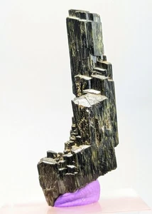 19-CT Rare Aegirine Crystal with Step Growth Terminations - Zagi Mnts, Pakistan. - Picture 1 of 6