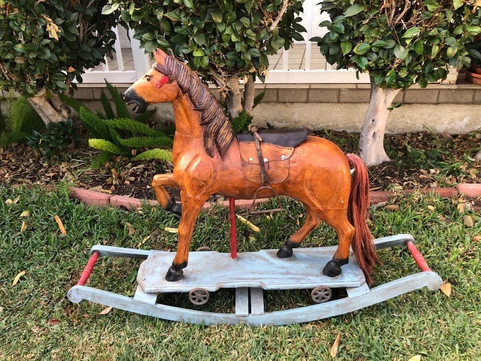 Antiguo juguete primitivo para caballo de madera Rockîng  Foto 1 de 4