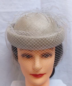 Vintage Grey pillbox hat, Veil/Feathers Great Retro look for Races/Wedding/Mod - Picture 1 of 8